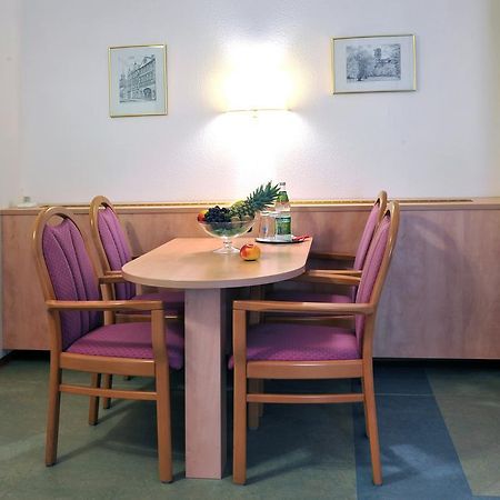 Hotel Gruener Baum Pommersfelden Екстер'єр фото