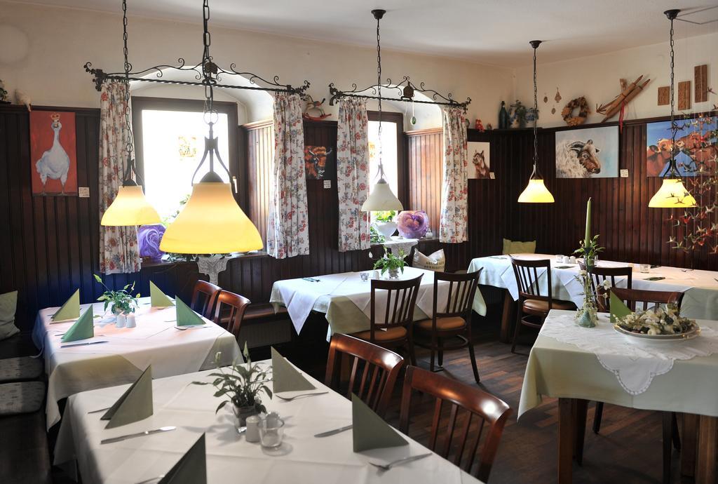 Hotel Gruener Baum Pommersfelden Екстер'єр фото