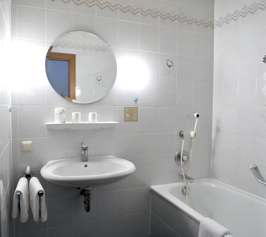 Hotel Gruener Baum Pommersfelden Екстер'єр фото