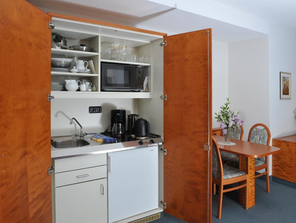 Hotel Gruener Baum Pommersfelden Екстер'єр фото