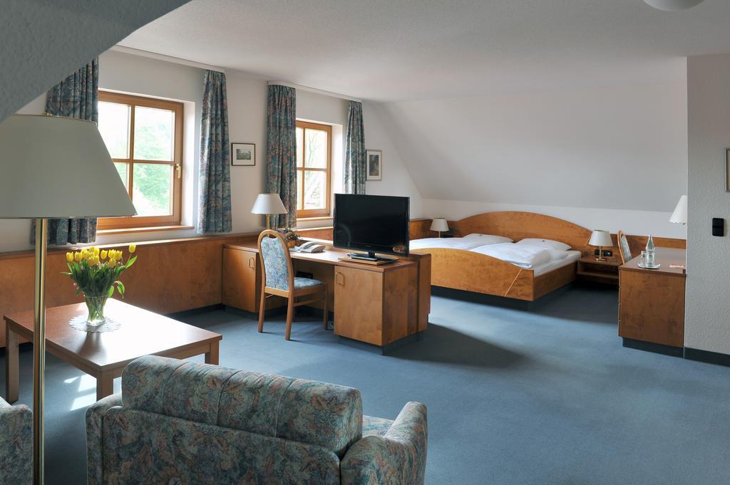 Hotel Gruener Baum Pommersfelden Екстер'єр фото
