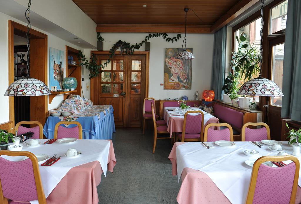 Hotel Gruener Baum Pommersfelden Екстер'єр фото